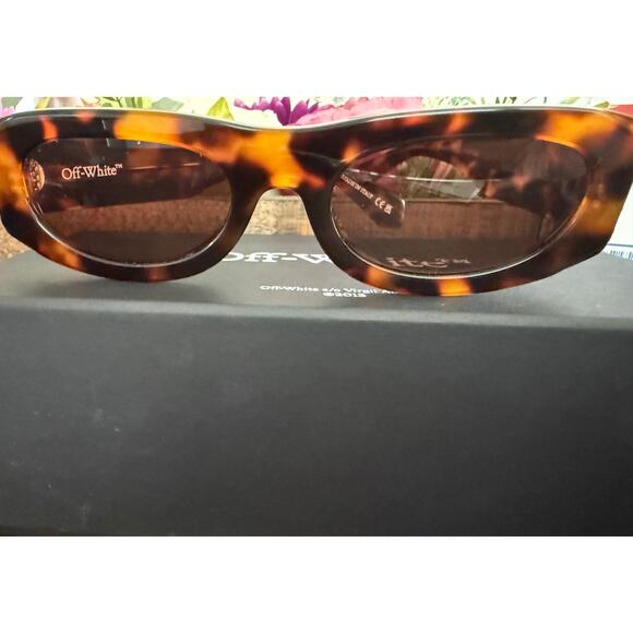 CH013 Off-White Oval Orlando Tortoise Shell Sunglasses NEW in box main image 2